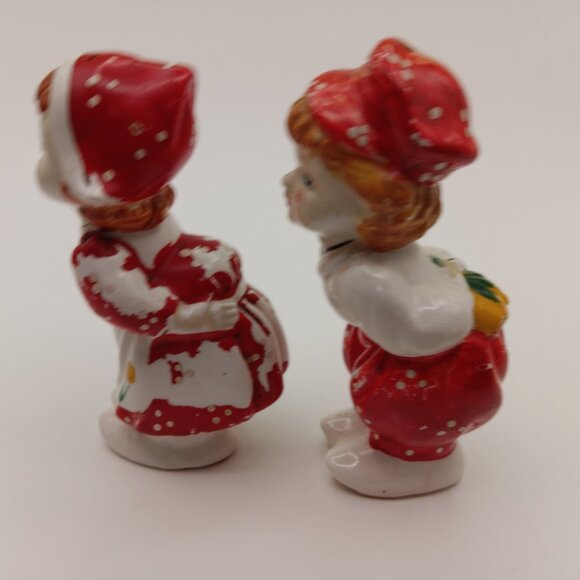 Vintage kissing Dutch salt and pepper shakers - Picture 2 of 11